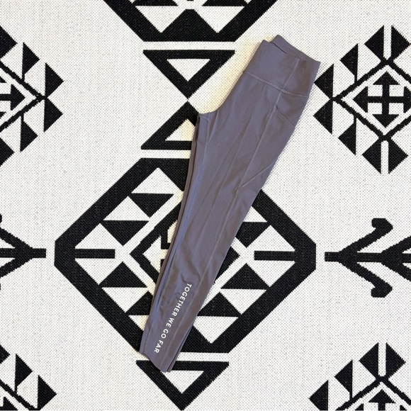 Peloton Essential Tulip Hem Legging in Grey Small - Picture 4 of 12